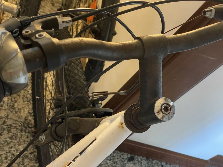 Vendo uma bicicleta usada em bom estado ! Precusa arrunar o freio!