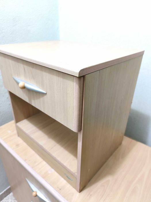 Cómoda e 2 mesinhas cabesieras