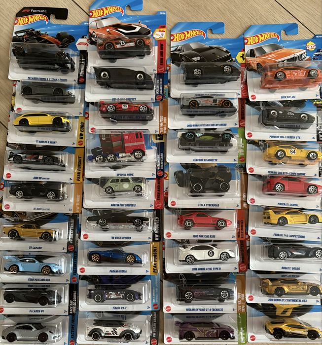 Hot wheels audi rs6, ferrari