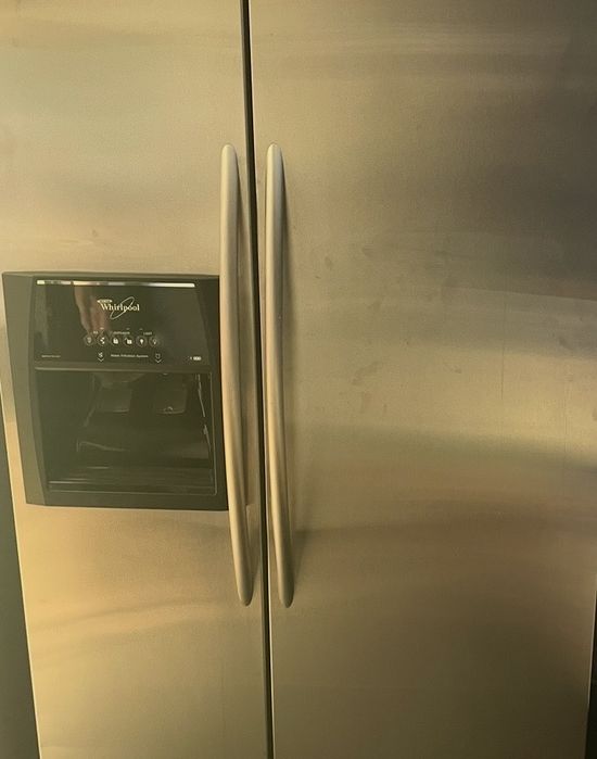 Frigorífico Congelador da Marca Whirlpool.
