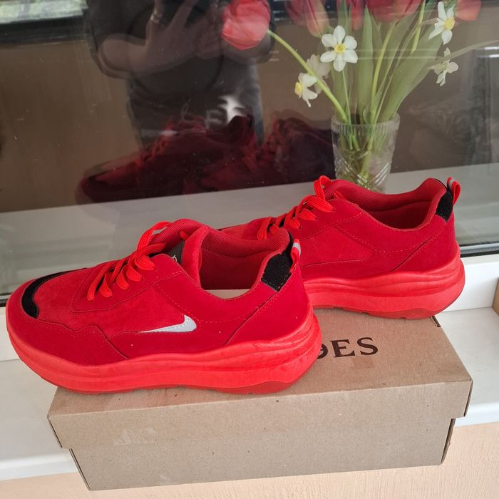 Женские джинсы - стрейч,новые. Кроссовки нат.кожа, новые