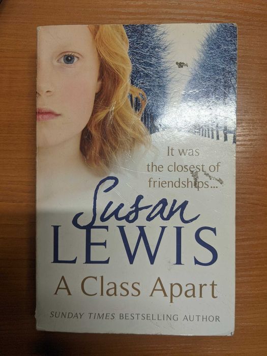 A Class Apart by Susan Lewis (книга англійською)