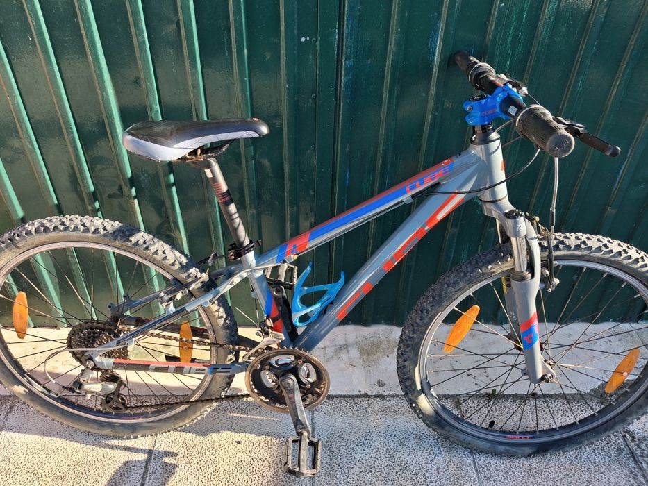 Bicicleta Cube 24" aceito retoma