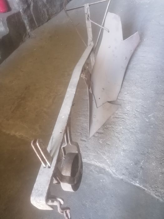 Vendo charrua abre regos de quinta bastante antiga