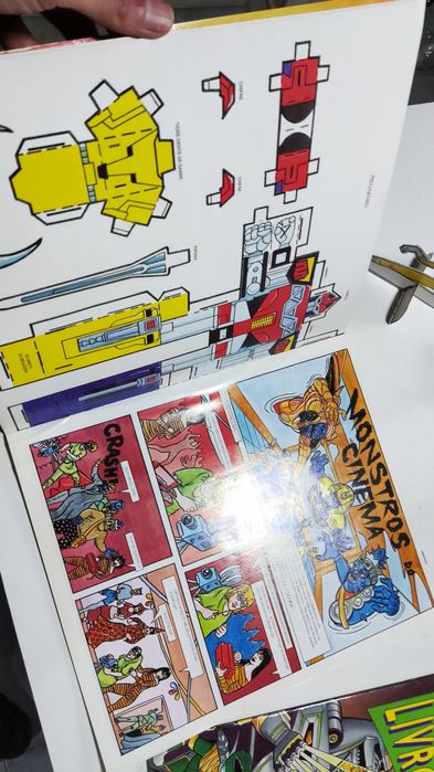 2 Livros de Modelos Power Rangers