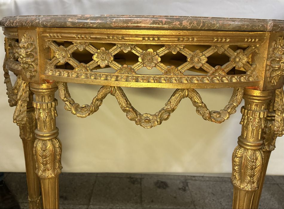 Mesa Meia Lua de Madeira com Tampo Marmore