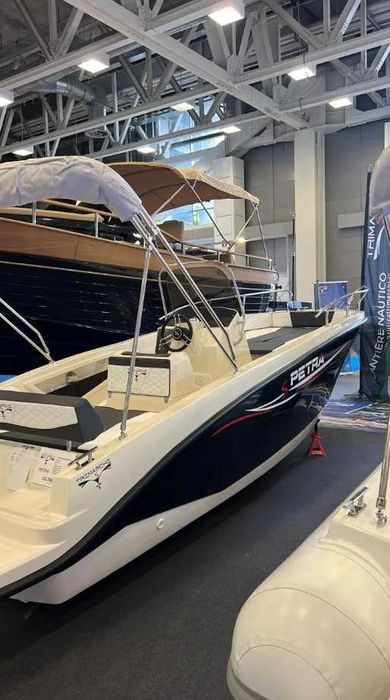 Nowa łódź OPEN: Trimarchi PETRA - dł. 6,70m/8 osób - od boatcenter.pl