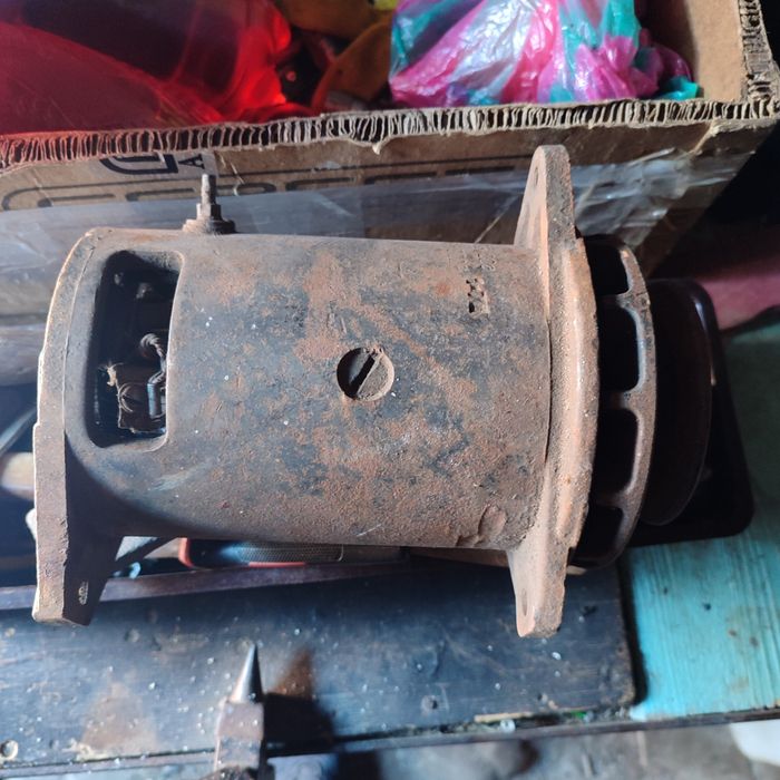 Продам під відновлення генератор