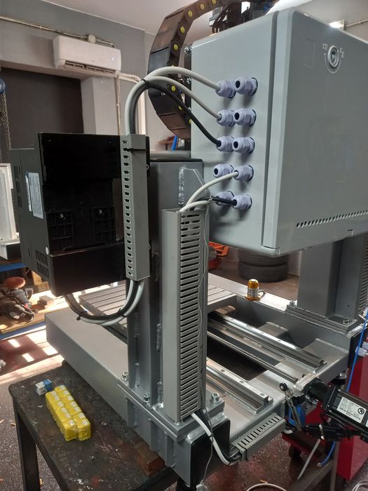 Frezarka CNC do metalu.