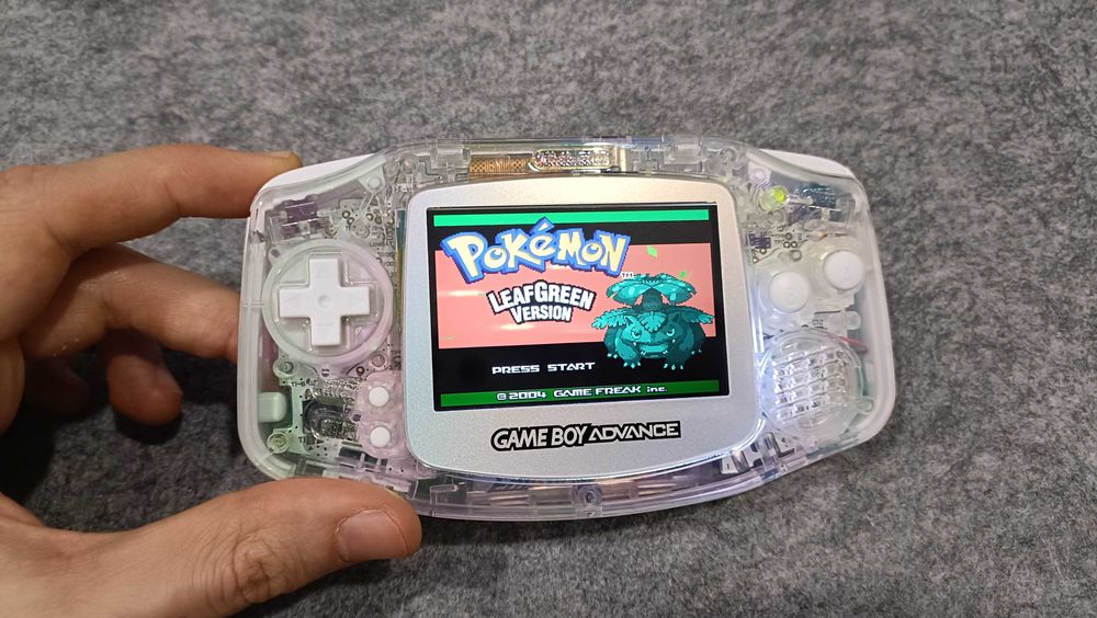 Game Boy Advance IPS Mod - Iridescent Clear/ White Shell