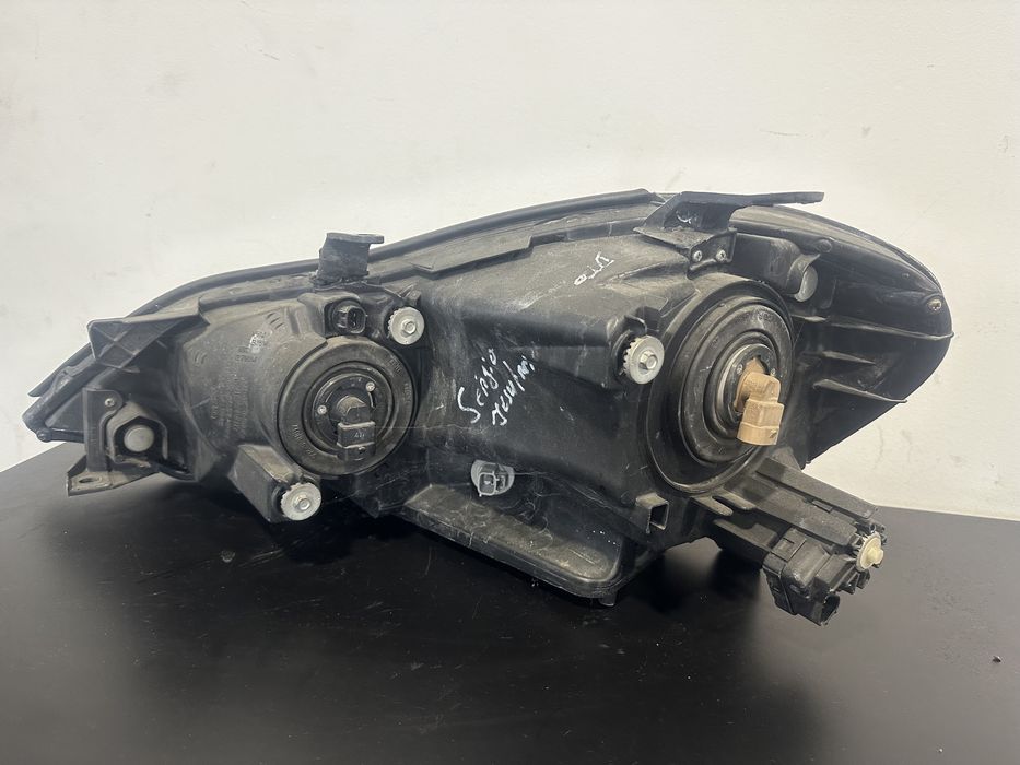 Farol / otica direita toyota Avensis D4D ano 2006