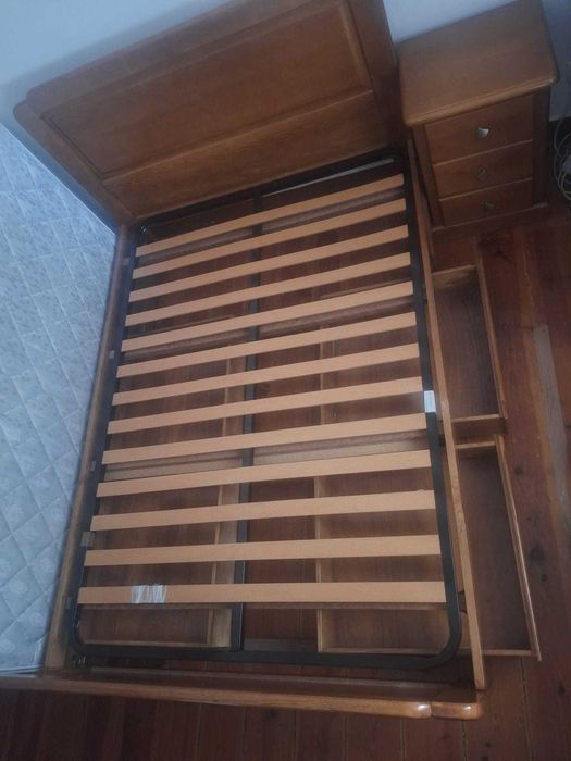 Cama com arrumação