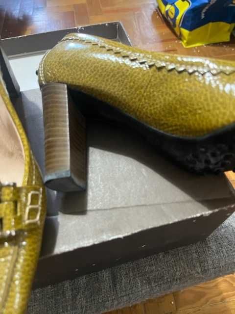 Sapatos TODS em bom estado