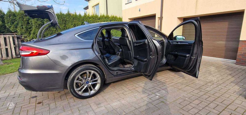 Ford Fusion 2019 гібрид