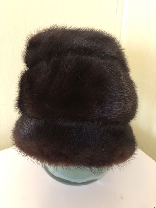 Норковая женска шапка с козырьком 56 р