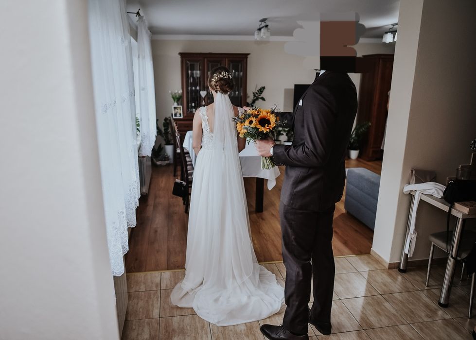 Suknia ślubna z trenem