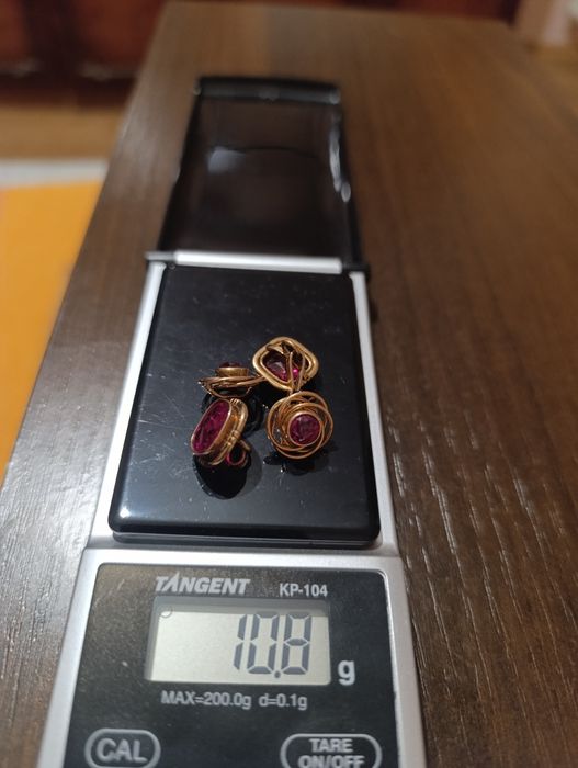 Золото, настоящее.