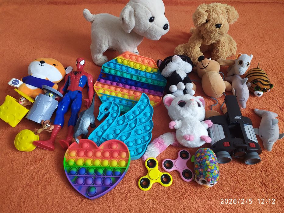 Дитячі іграшки , ціна за всі.