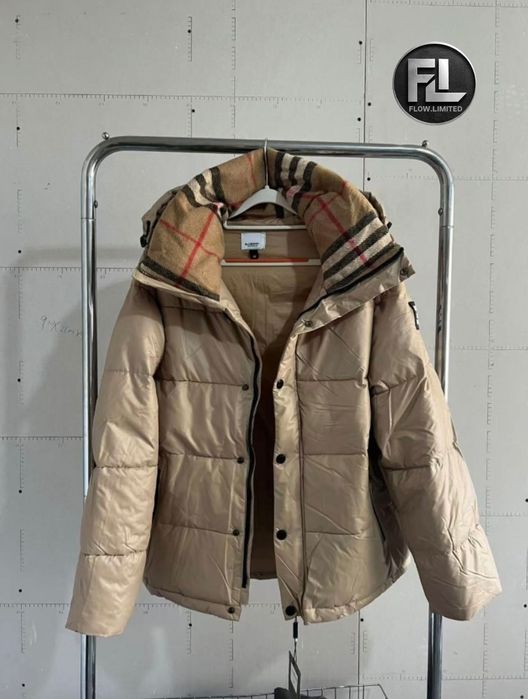 Casaco Burberry novo