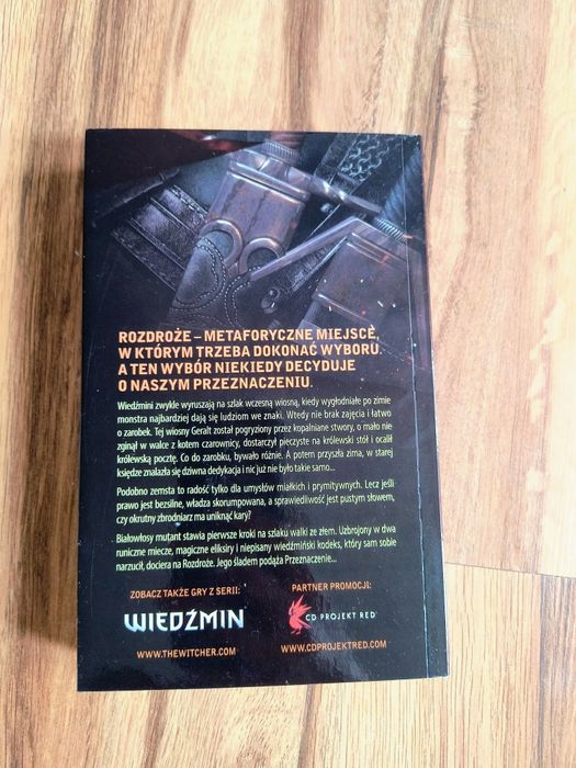 #612 Wiedźmin Rozdroże Kruków czerwona seria