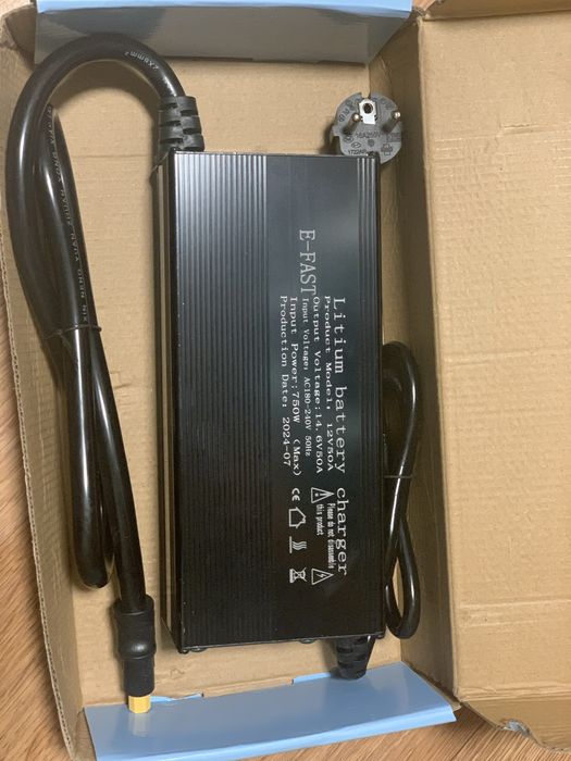 Зарядний пристрій E - FAST