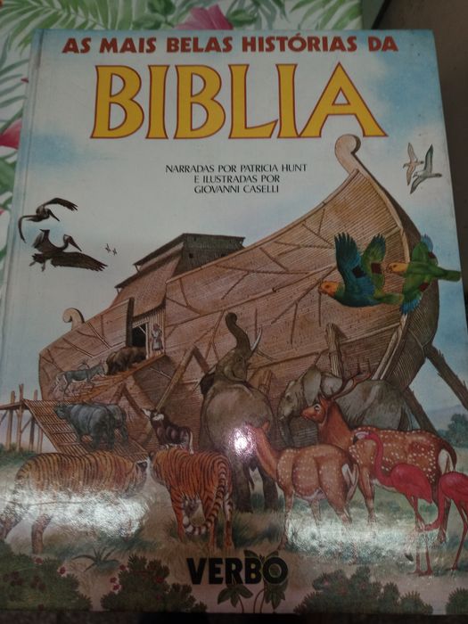 Livros Fábulas e Bíblia