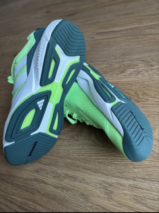 Ténis Adidas.465734514047068164