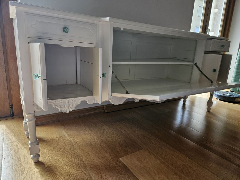 Vendo aparador lacado em branco