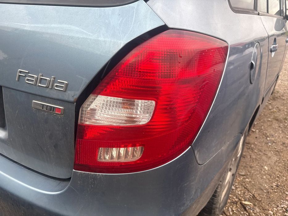 LAMPA TYLNA PRAWA LEWA SKODA FABIA 2 2008R