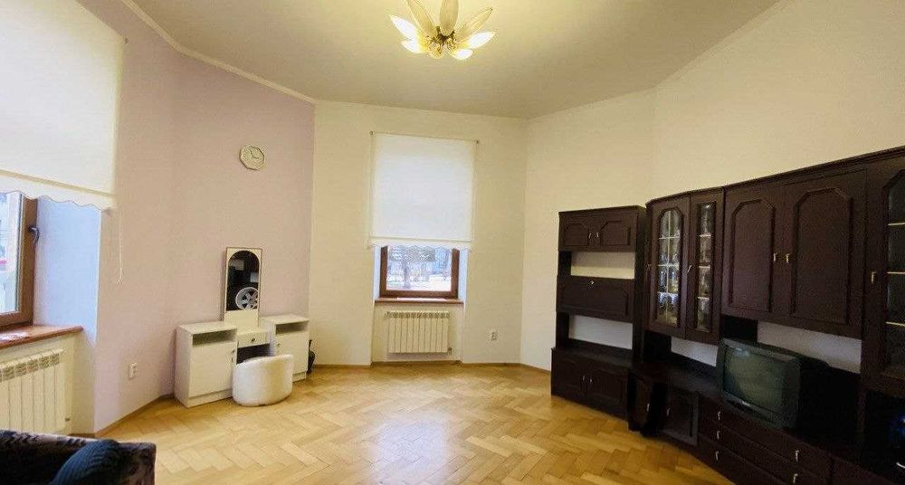 Продаж просторої трикімнатної квартири в центрі м. Самбір