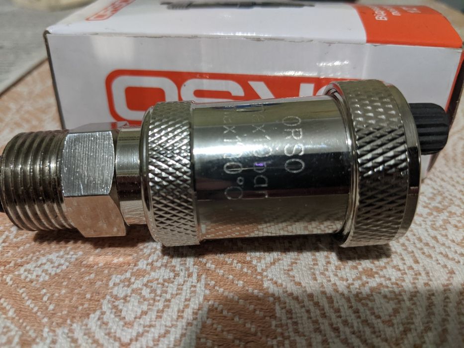 Воздухоотводной и подрывной защитные клапана.