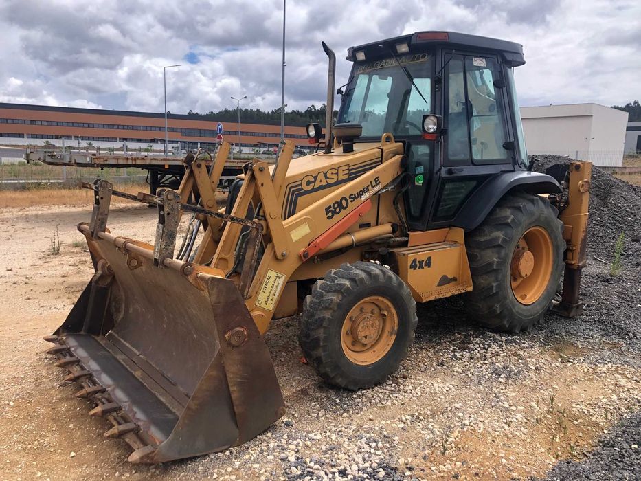 Retroescavadora CASE 580 SUPER LE