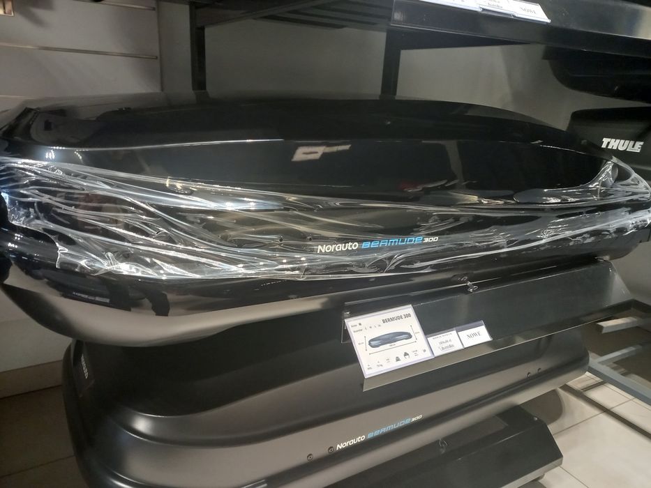 Boks dachowy Hapro Bermude 300, czarny połysk , 385 l