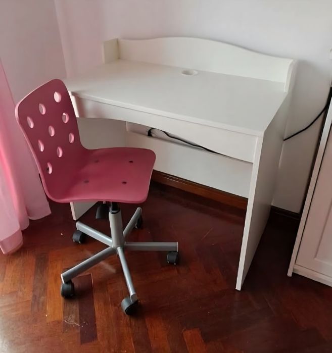Secretária e cadeira IKEA - Ideal para crianças