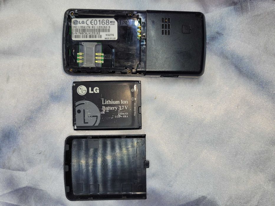 Кнопочный телефон LG KG276