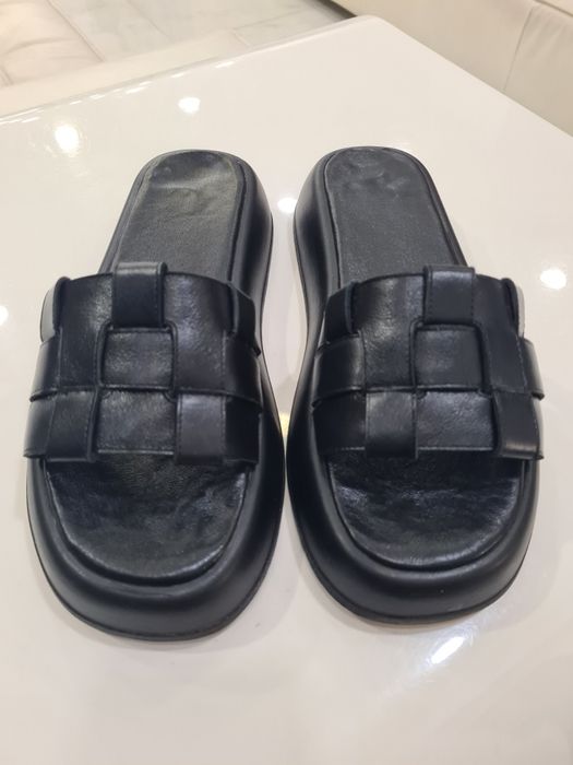 Шлепанцы кожаные женские р.38