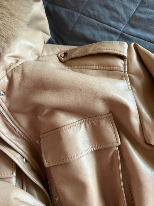 Бомбер  куртка дуже гарна і тепла