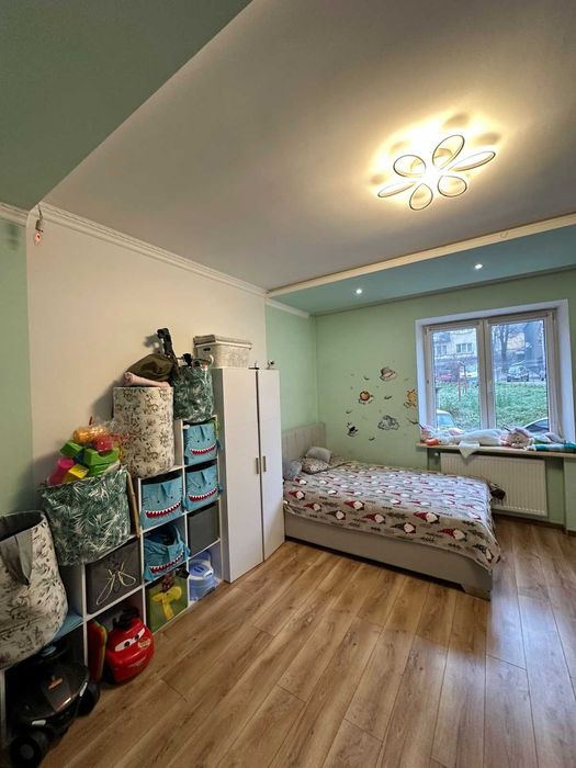 Трикімнатна квартира в районі парку Шевченка