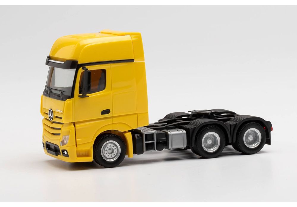 Mercedes-Benz Actros Gigaspace 6x4 Herpa 1:87 Модель вантажівки