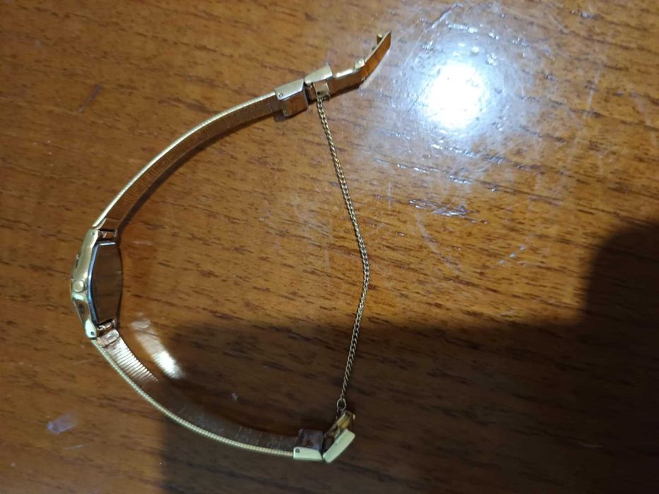 Relógio pequeno vintage em aço dourado, marca Seiko