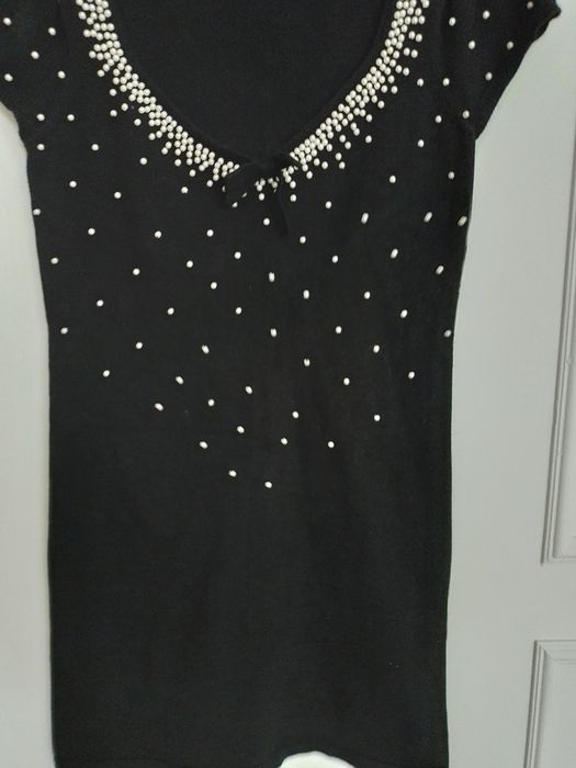 Vestido curto de festa com pérolas