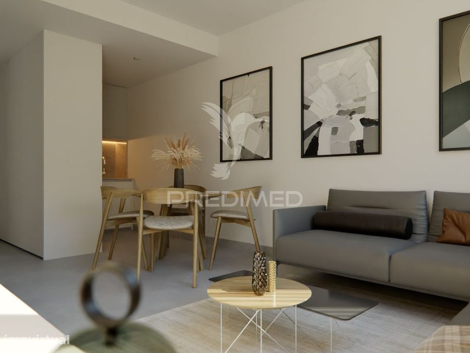 Apartamento T2 com varanda, 2 terraços e 2 lugares de garagem no ce...