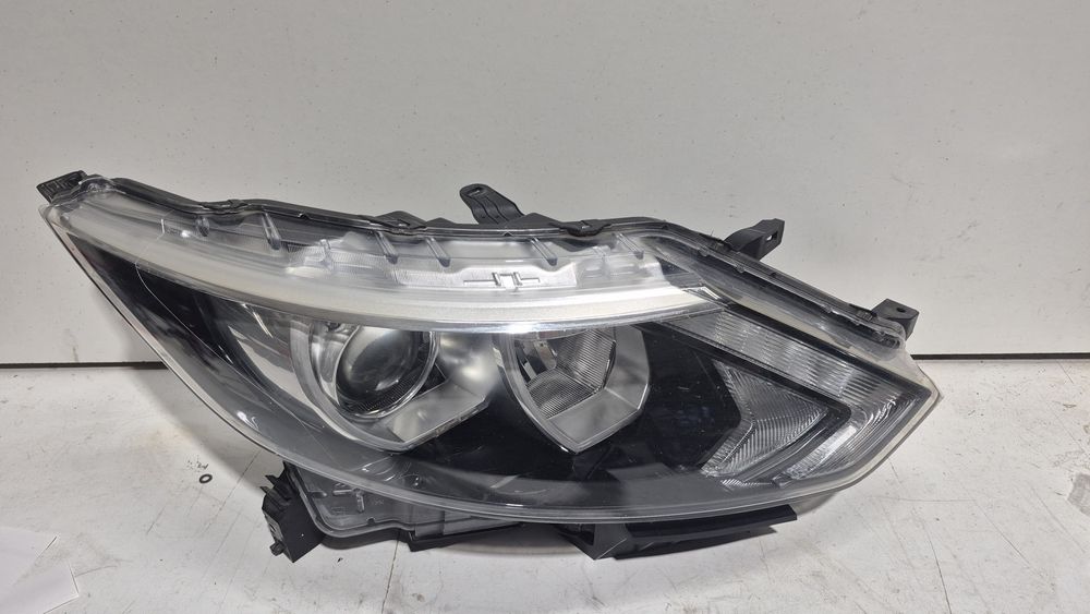 Lampa przednia Nissan Qashqai