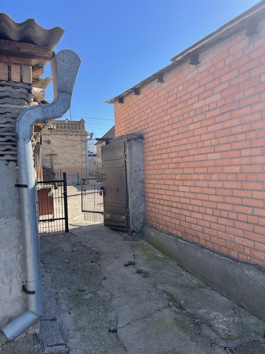 Продаж будинку з гаражем, госп. спорудами та земельною ділянкою!