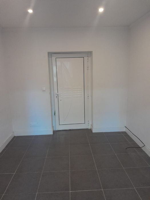 Vende-se T2 na pontinha