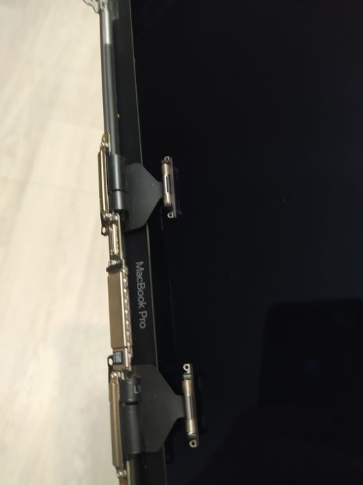 Екран до Macbook pro 16 2019