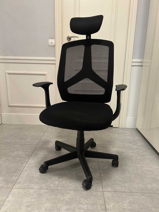 Fotel biurowy mesh z zagłówkiem – 3 sztuki, 100 zł/szt