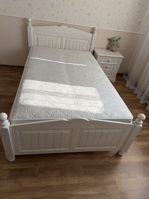 Продається набір меблів (тільки комплектом)