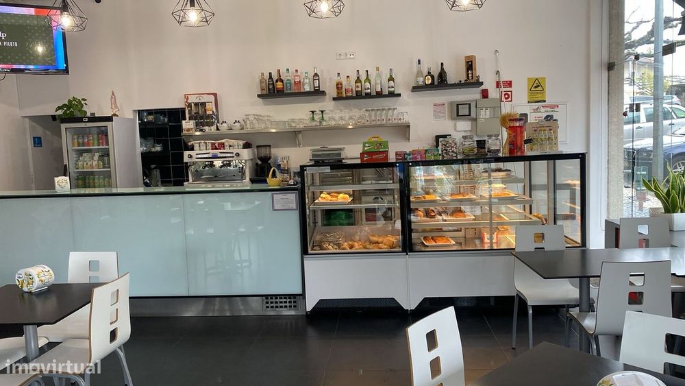 Trespasso Café a funcionar totalmente equipado.