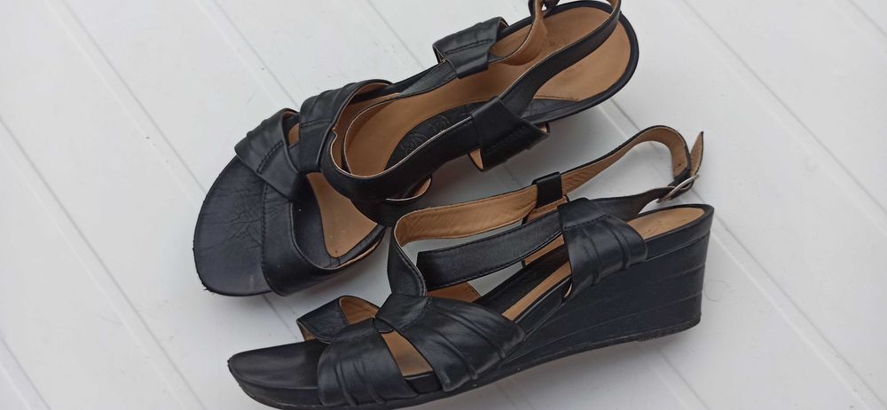 Skórzane sandały Clarks 42 klin. Uk8